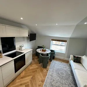 Apartment New Stylish One Bedroom, Scarborough